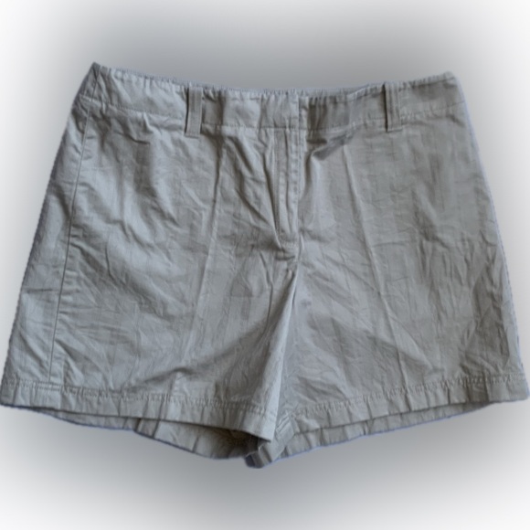Ann Taylor cotton shorts with pinstripe detail, 2 back flap pockets, size 12 - Picture 4 of 5